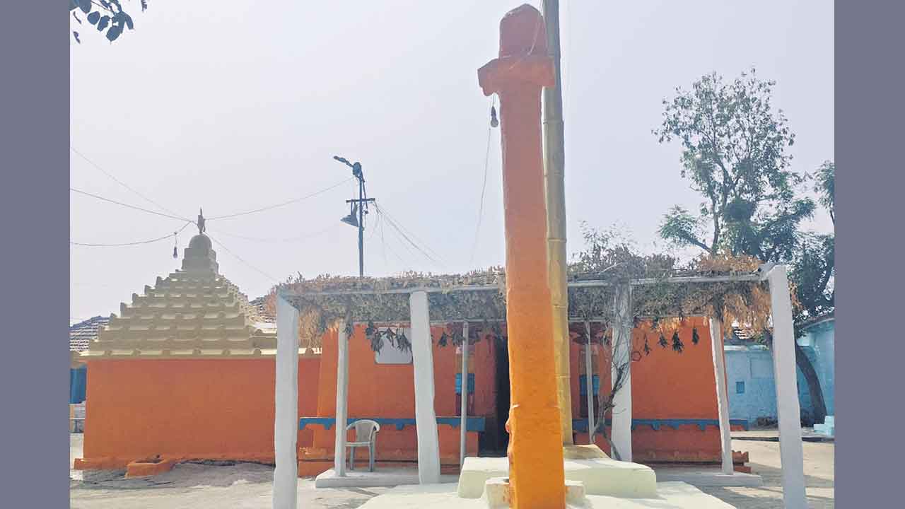 భక్తులకు అండగా.. బండ తిరుమలేశుడు