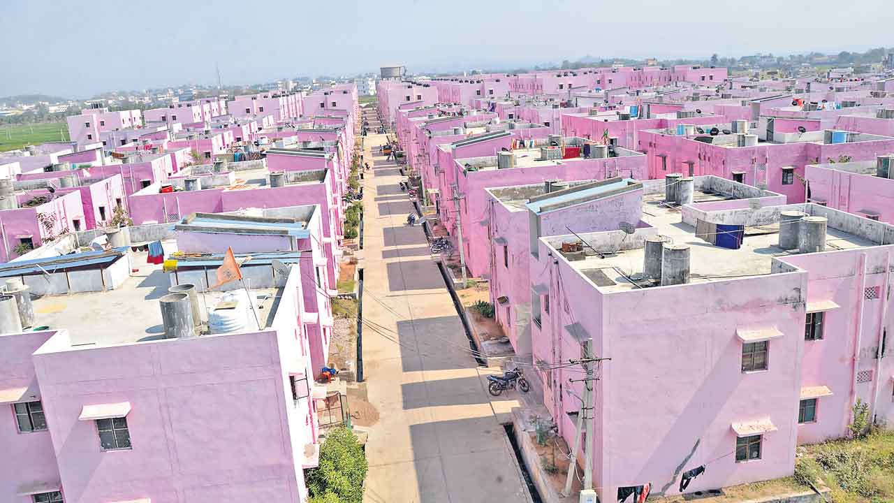 బాన్సువాడ పేదల్లో ‘డబుల్‌’ ఆనందం