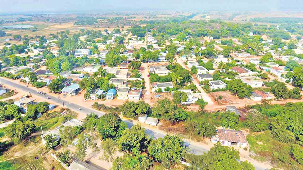 ఊరంతా పండుగ.