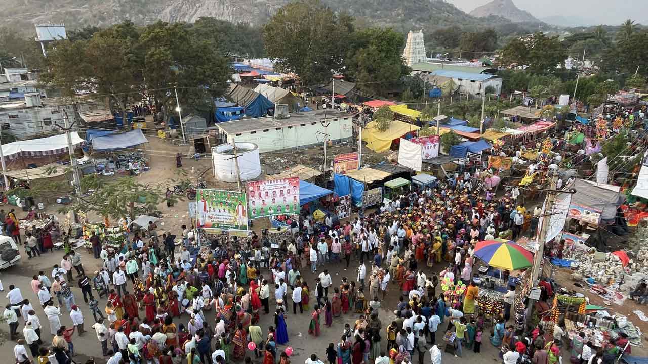 కొత్తకొండ జనసంద్రం