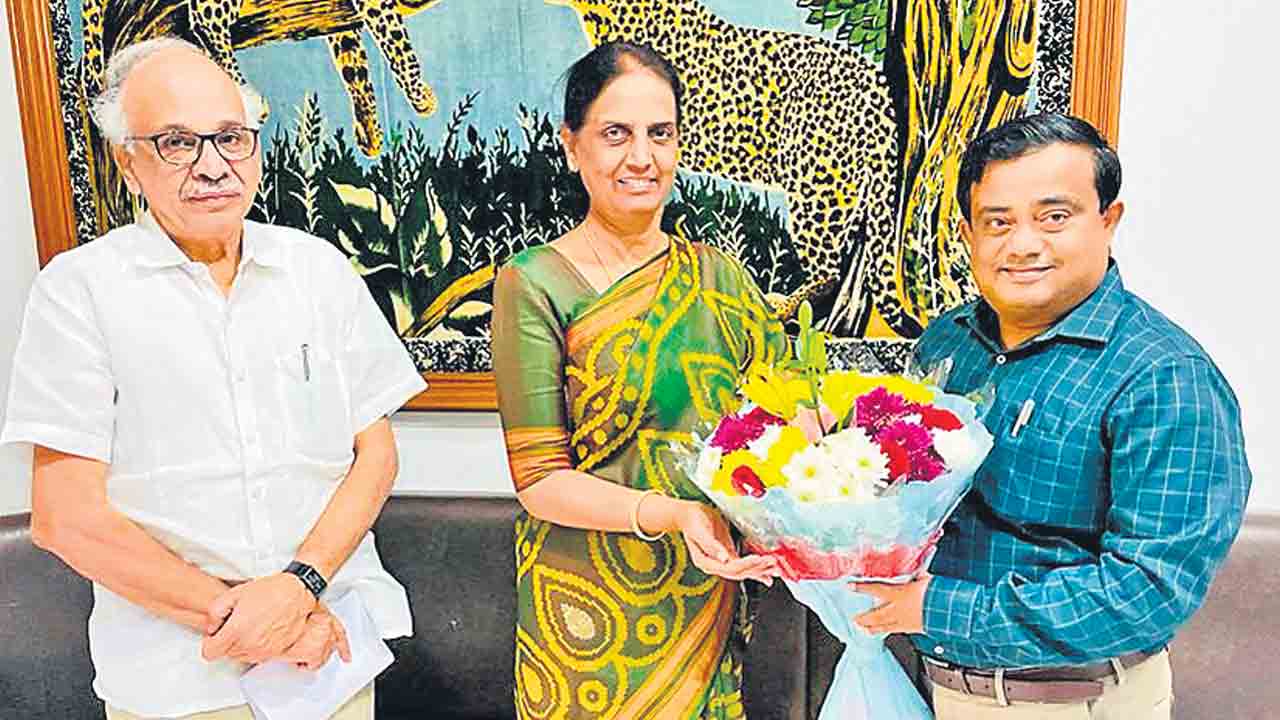 పోటీ పరీక్షలపై ఉచిత అవగాహన సదస్సులు