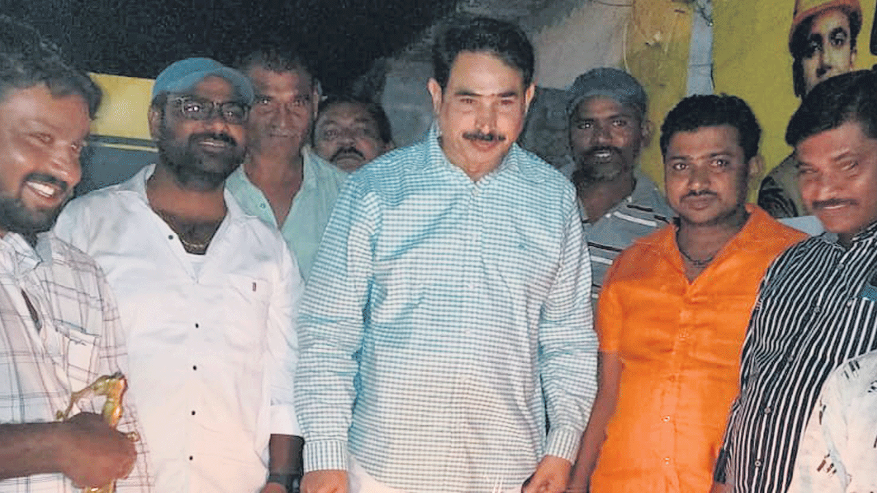 ఘనంగా ఎమ్మెల్యే కందాళ జన్మదినం