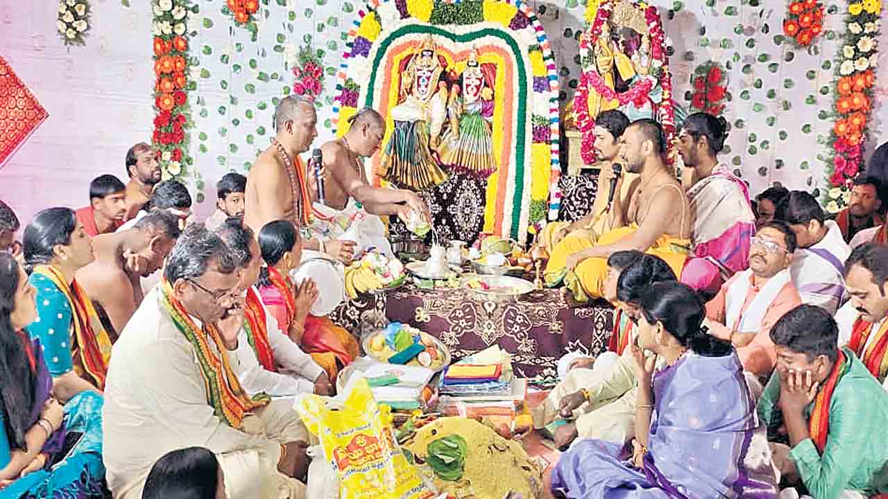 కనులపండువగా ఉమామహేశ్వరుడి కల్యాణం