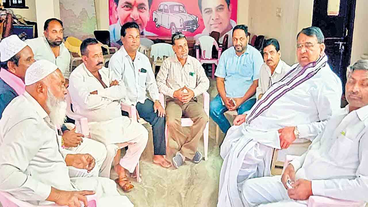 మమ్మల్ని బీఆర్‌ఎస్‌లో చేర్చుకోండి.. మహారాష్ట్ర నాయకులు