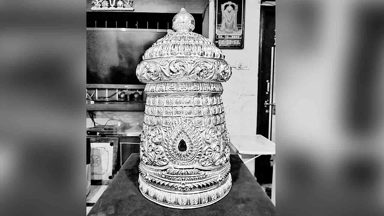 నేడు వేంకటేశ్వరాస్వామికి 2 కిలోల బంగారు కిరీటం