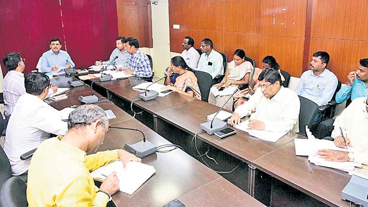 బ్యాంకు లింకేజీ 100శాతం పూర్తి కావాలి