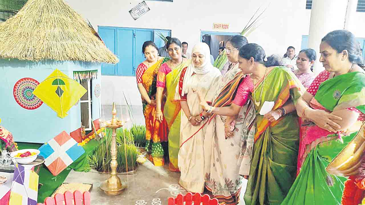 పాఠశాలల్లో సంక్రాంతి సంబురాలు