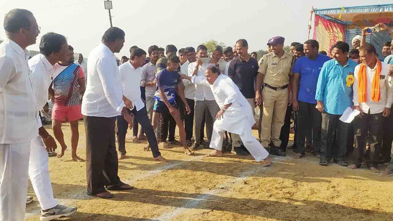 ఆలయాల అభివృద్ధికి పెద్దపీట