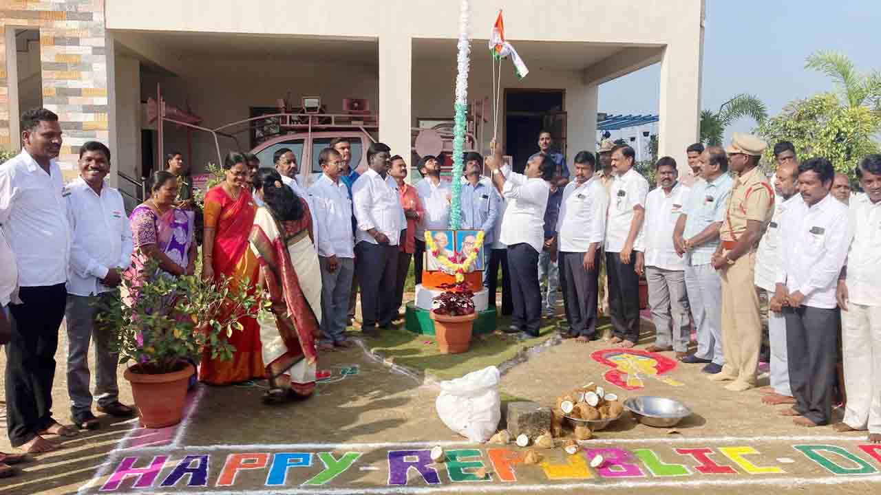 మువ్వన్నెల రెపరెపలు