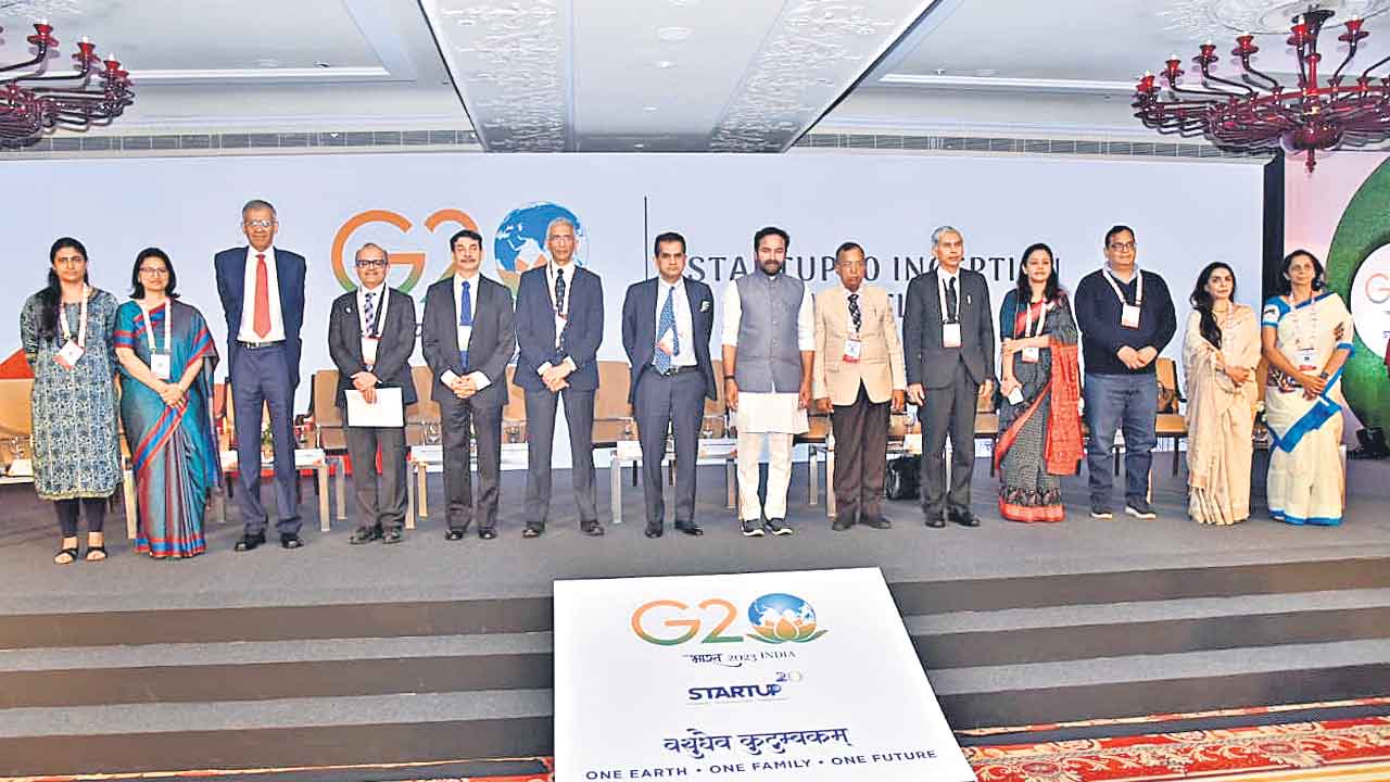 దేశాల మధ్య ఆలోచనల బదిలీ జరగాలి