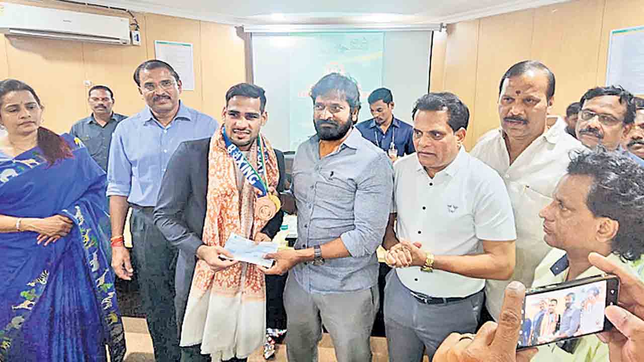 క్రీడాకారులకు ప్రాధాన్యం