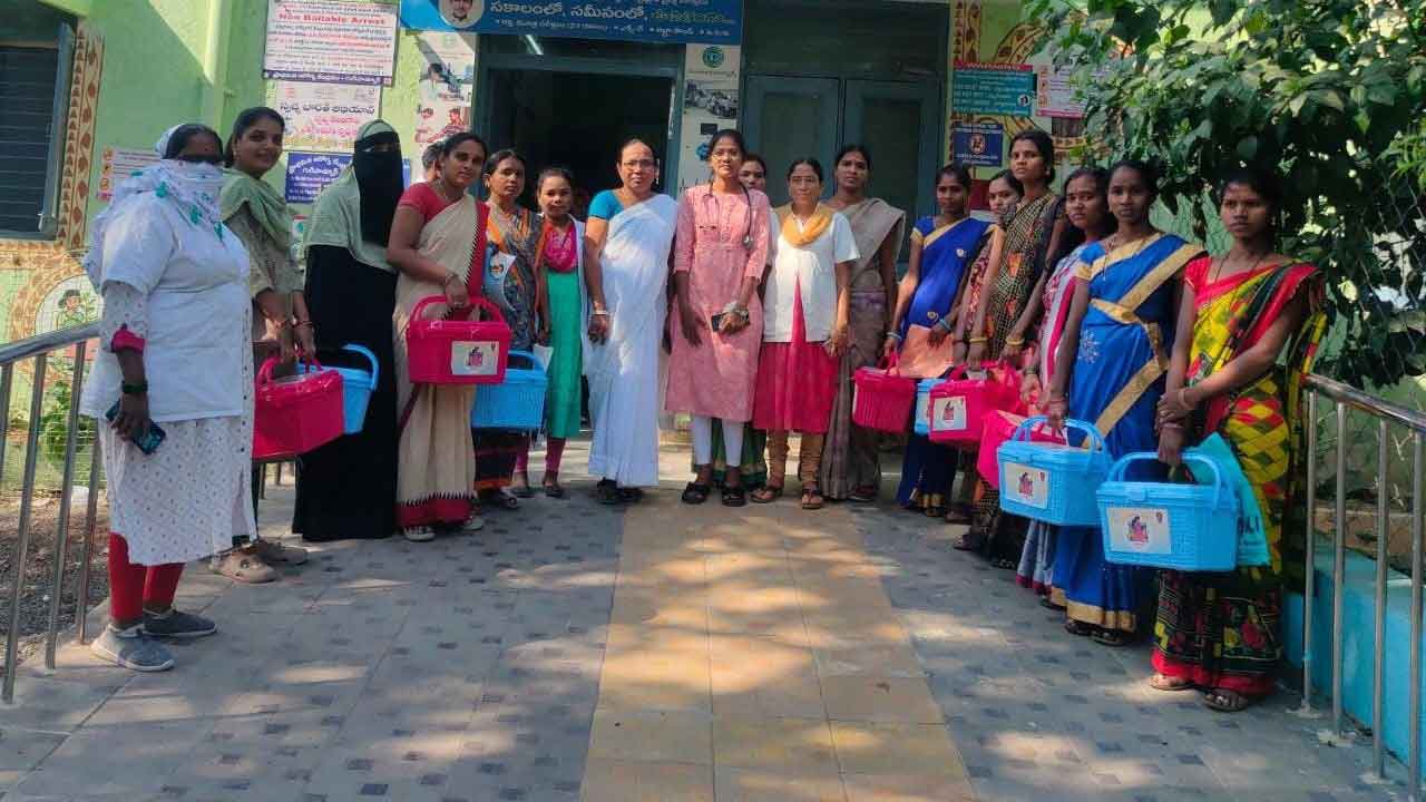 కేసీఆర్‌ న్యూట్రిషన్‌ కిట్లు పంపిణీ