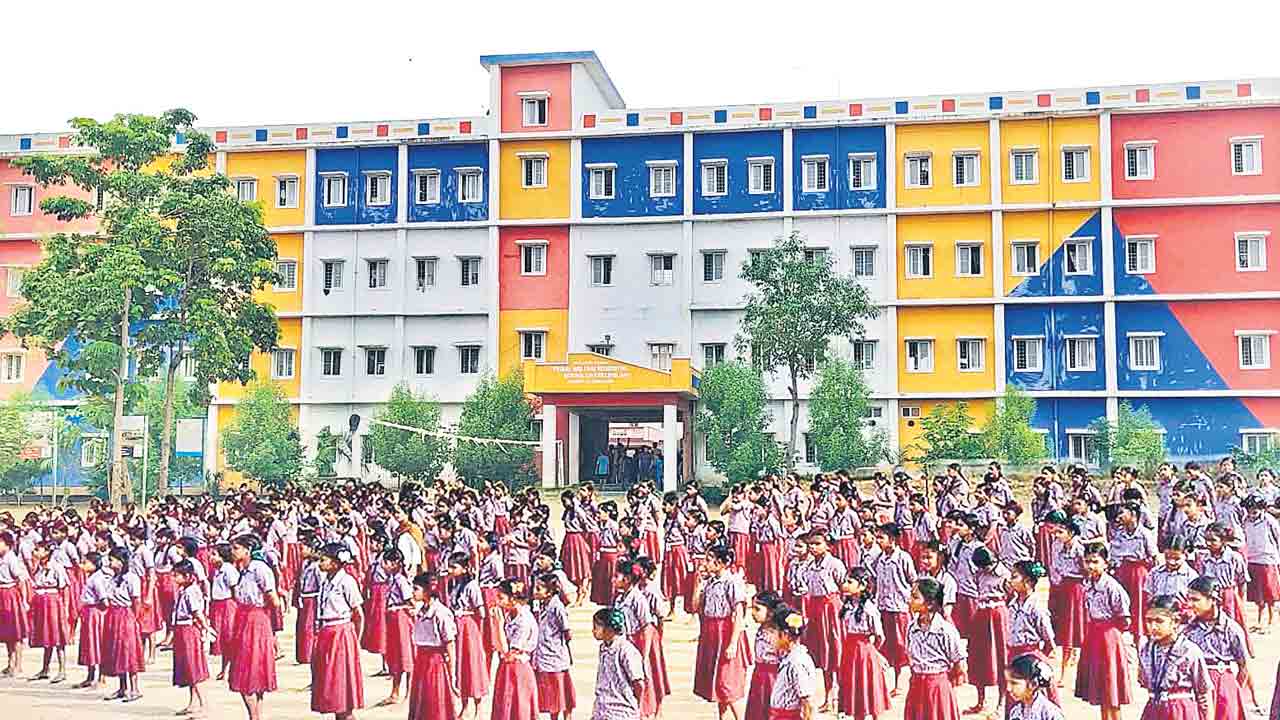 పేదలకు వరం గురుకులం.. బడుగు విద్యార్థులకు సర్కారు విద్యాగొడుగు