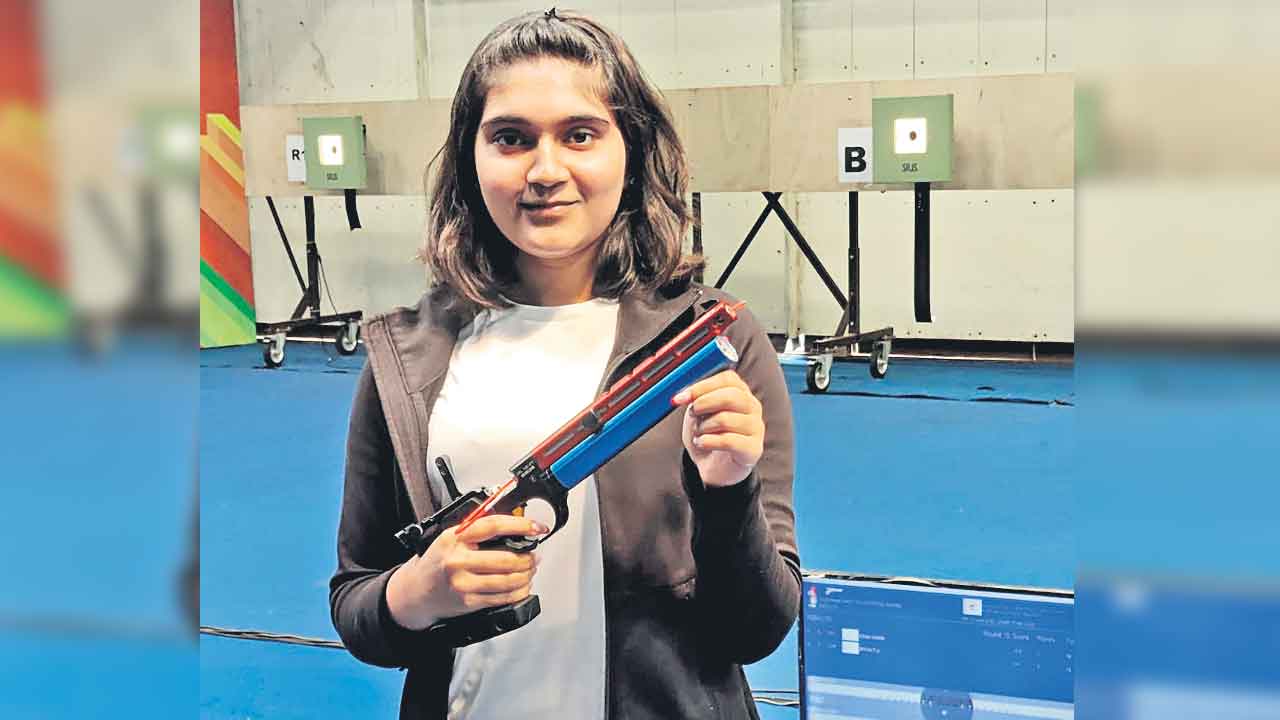 ఇషాసింగ్‌కు స్వర్ణం