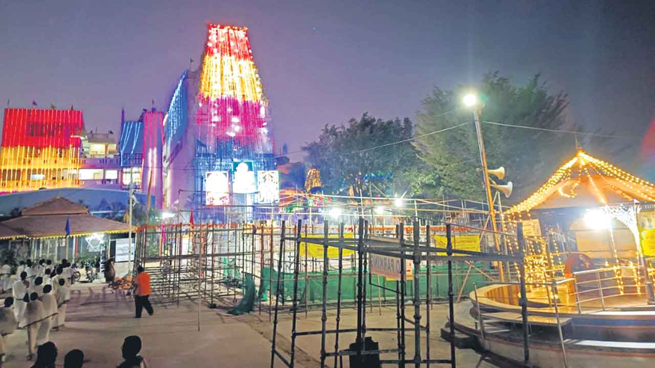 వాక్కులమ్మ క్షేత్రంలో వసంతం