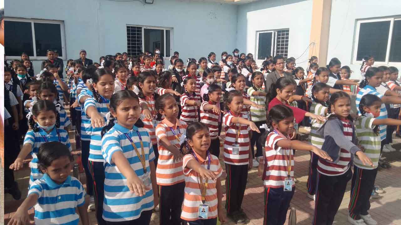 ఓటు హక్కు ను వినియోగించుకోవాలి