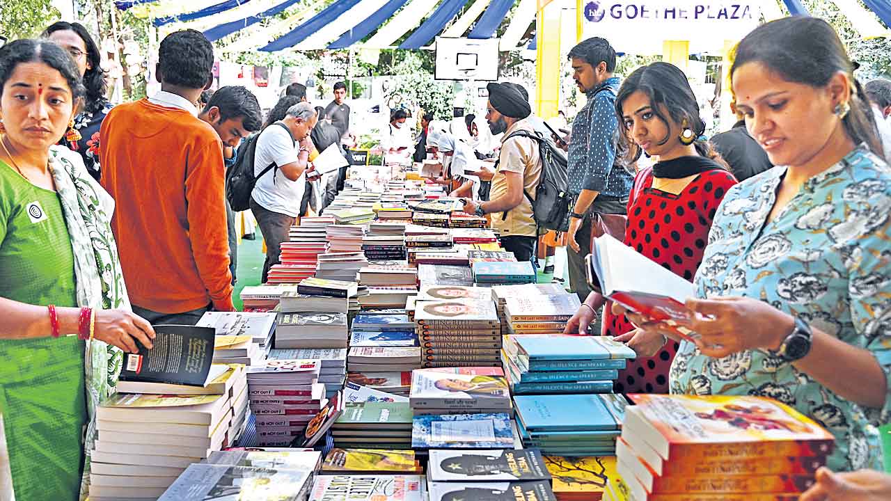 రెండో రోజు పండుగలా..