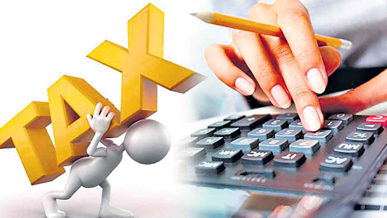 ఉద్యోగుల జేబులు గుల్ల.. రాష్ట్ర ప్రభుత్వం వేతనాలు పెంచినా.. ఐటీ రూపంలో దిగమింగుతున్న కేంద్రం