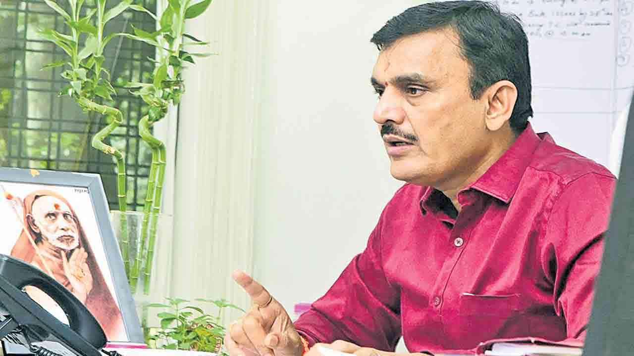 100 శాతం పన్ను వసూలు జరగాలి