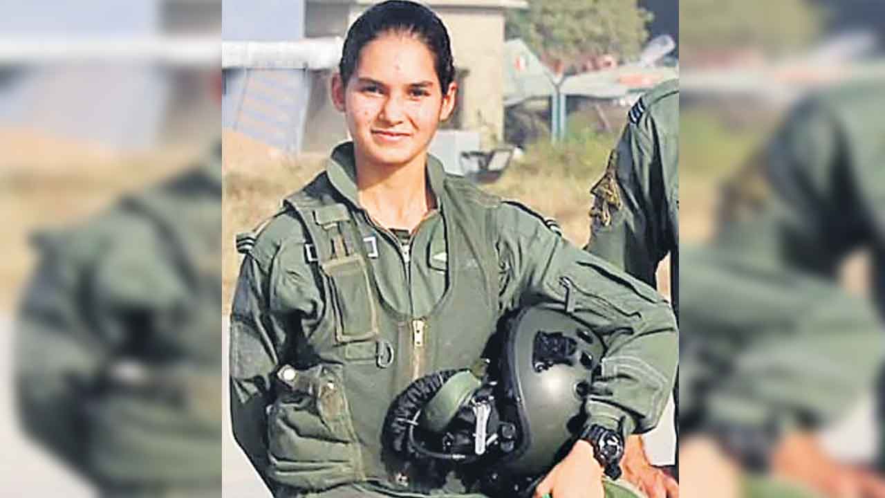 విదేశీ యుద్ధక్రీడలకు అవనీ చతుర్వేది