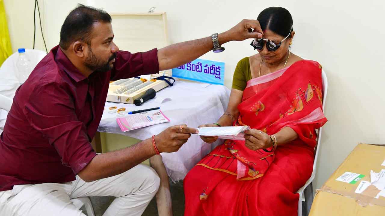 చీకట్ల నుంచి వెలుగుల్లోకి..