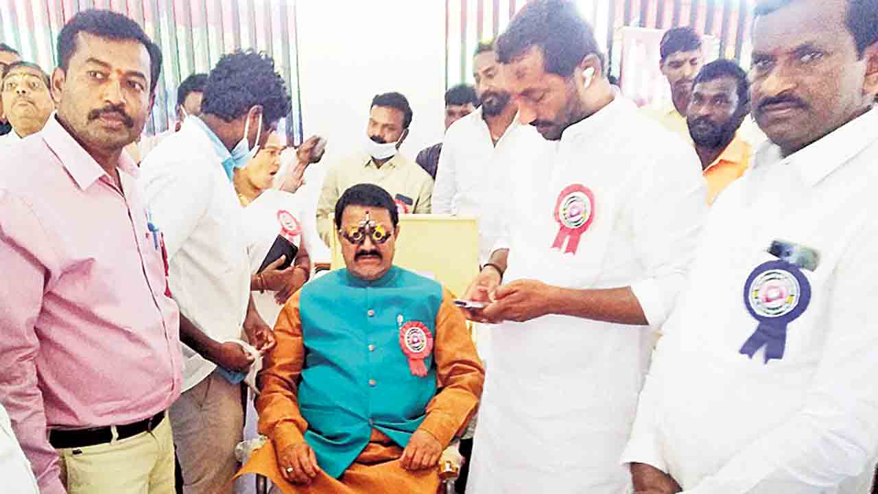 ‘కంటివెలుగు’ దేశానికే ఆదర్శం