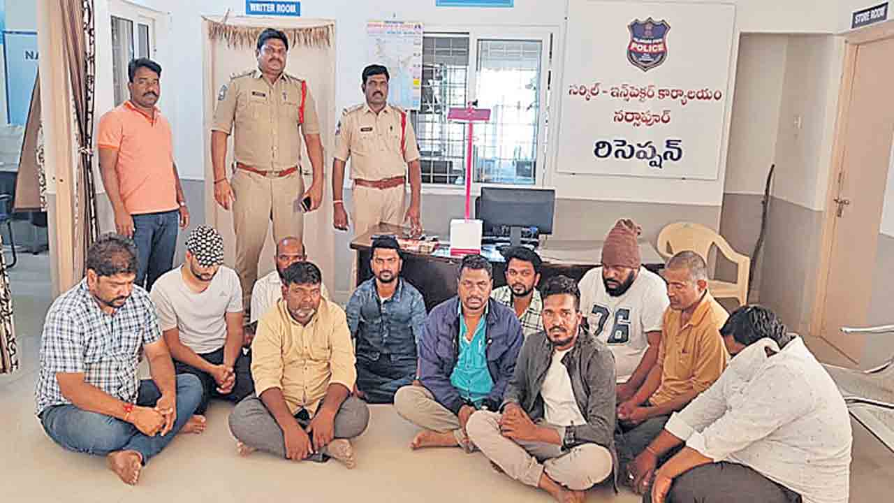 పేకాటరాయుళ్ల అరెస్టు