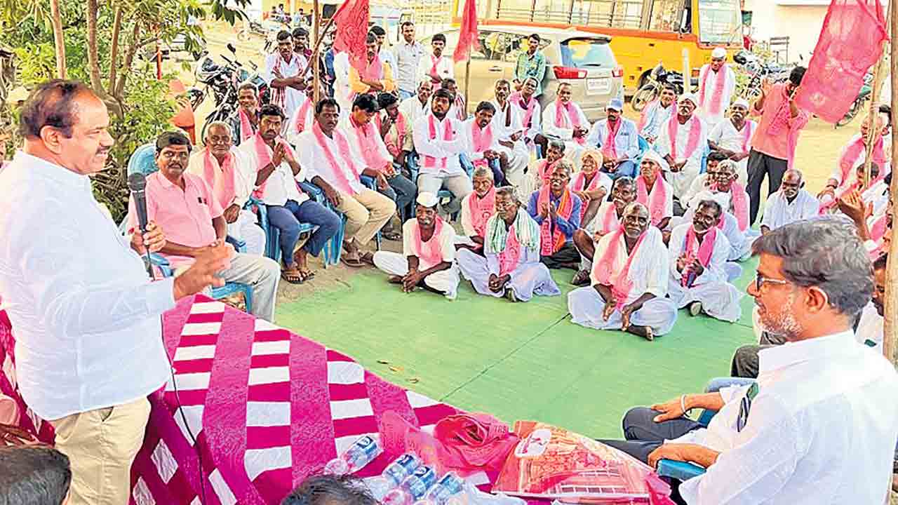 సీఎం కేసీఆర్‌ పాలనకు దేశం నిరాజనం పడుతున్నది