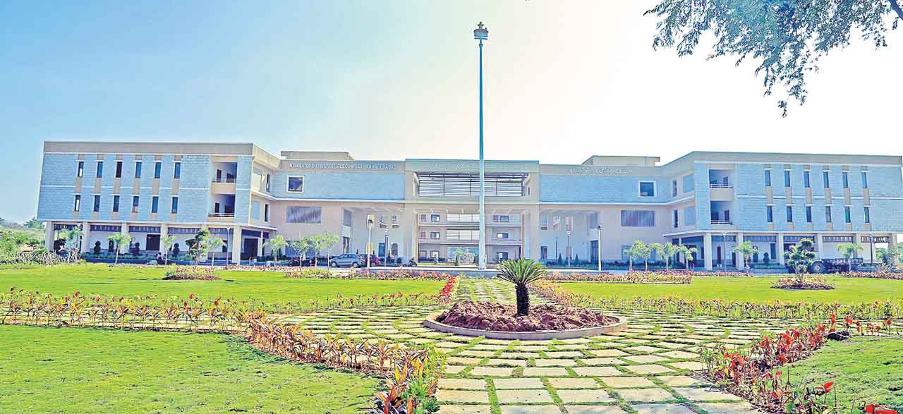 సకల సేవలకు నిలయాలు.. కొత్త కలెక్టరేట్లు