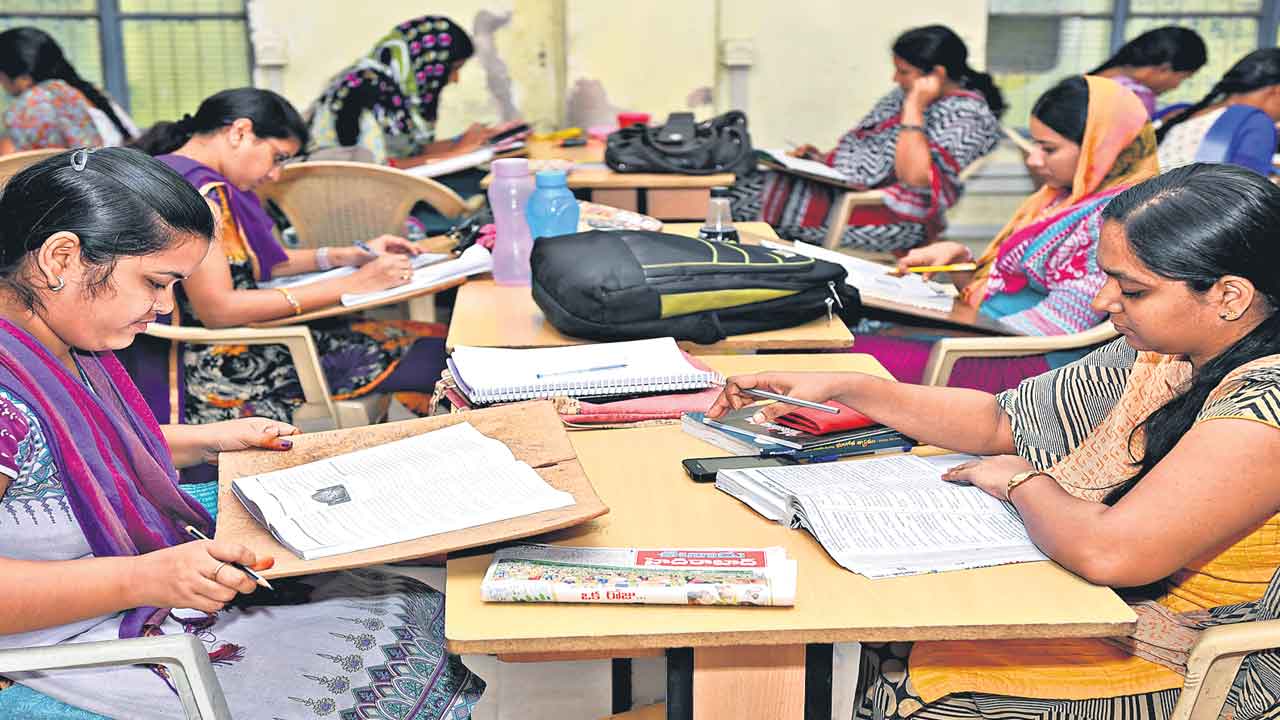 విద్యార్థులకు శాపంలా స్టడీ సెంటర్లు