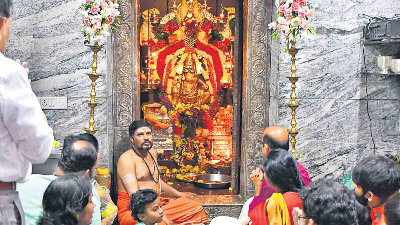 వెల్లివిరిసిన ఆధ్యాత్మిక శోభ