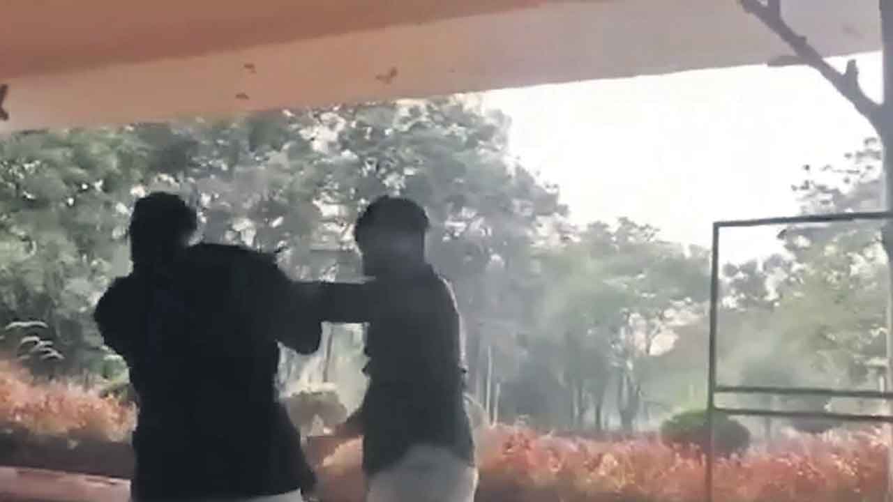 బండి కొడుకు దాదాగిరీ.. బీటెక్‌ కాలేజీలో ర్యాగింగ్‌, దాడులు