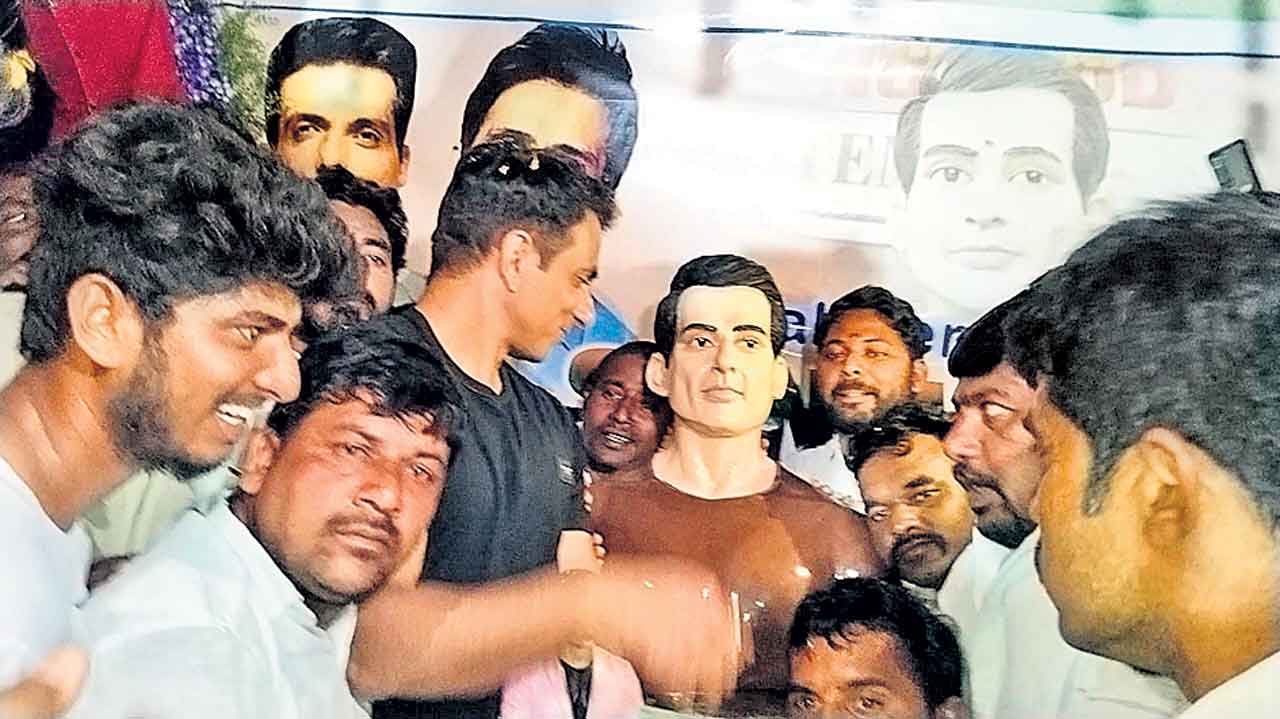 తెలుగు ప్రజలకు అందుబాటులో ఉంటా