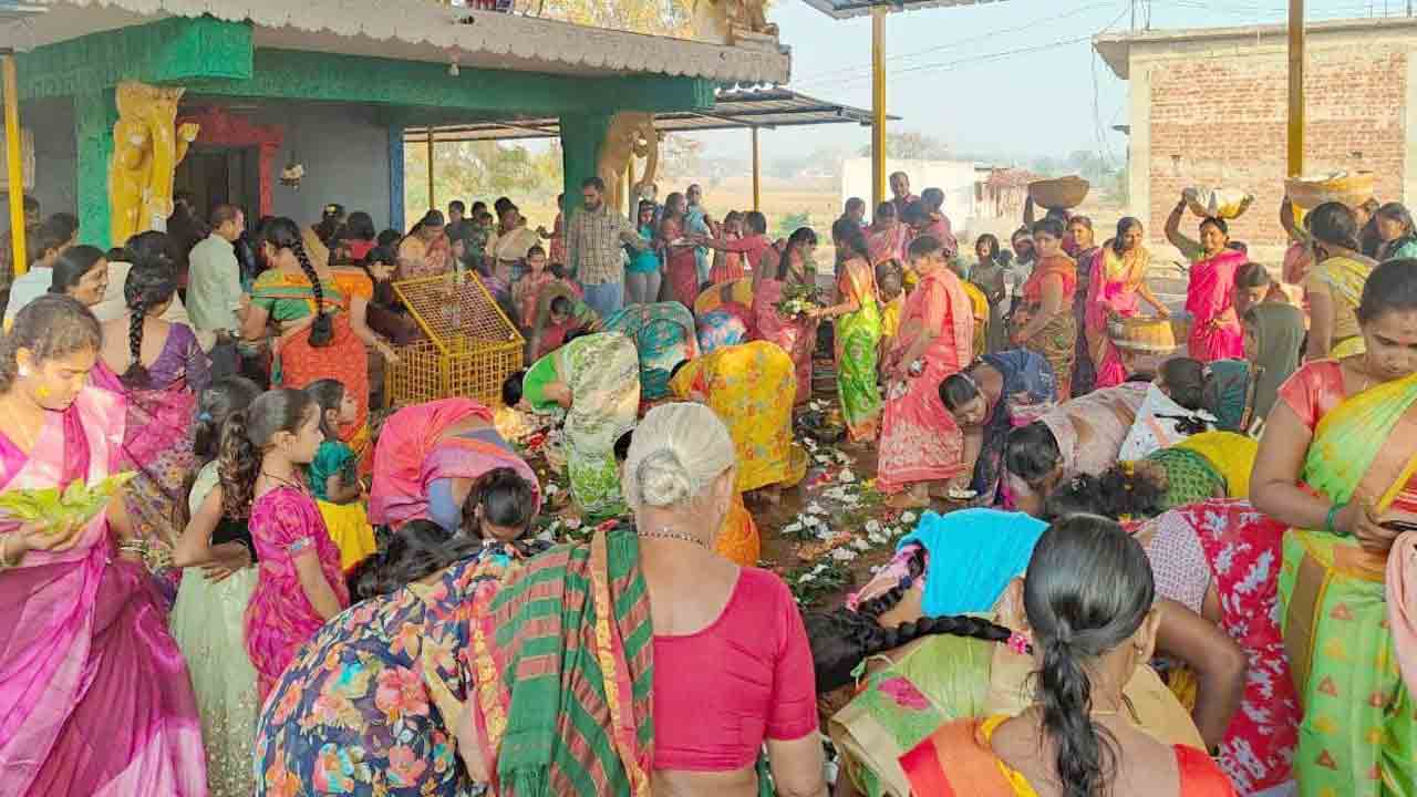 చల్లంగ చూడు.. పోచమ్మ తల్లీ..