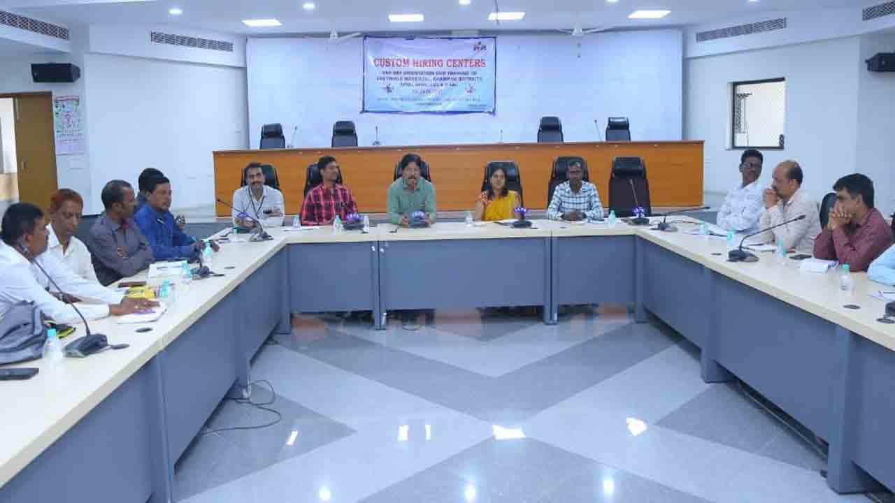 మహిళా సమాఖ్యలు రైతులకు తోడ్పాటునందించాలి