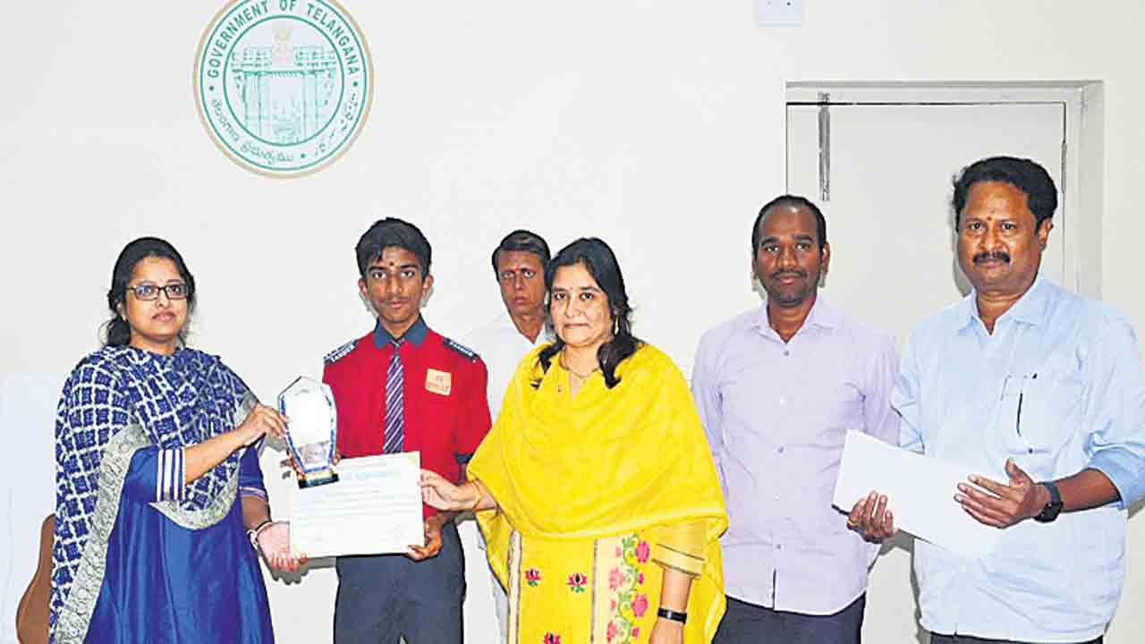 జంతువులపై కరుణ చూపాలి