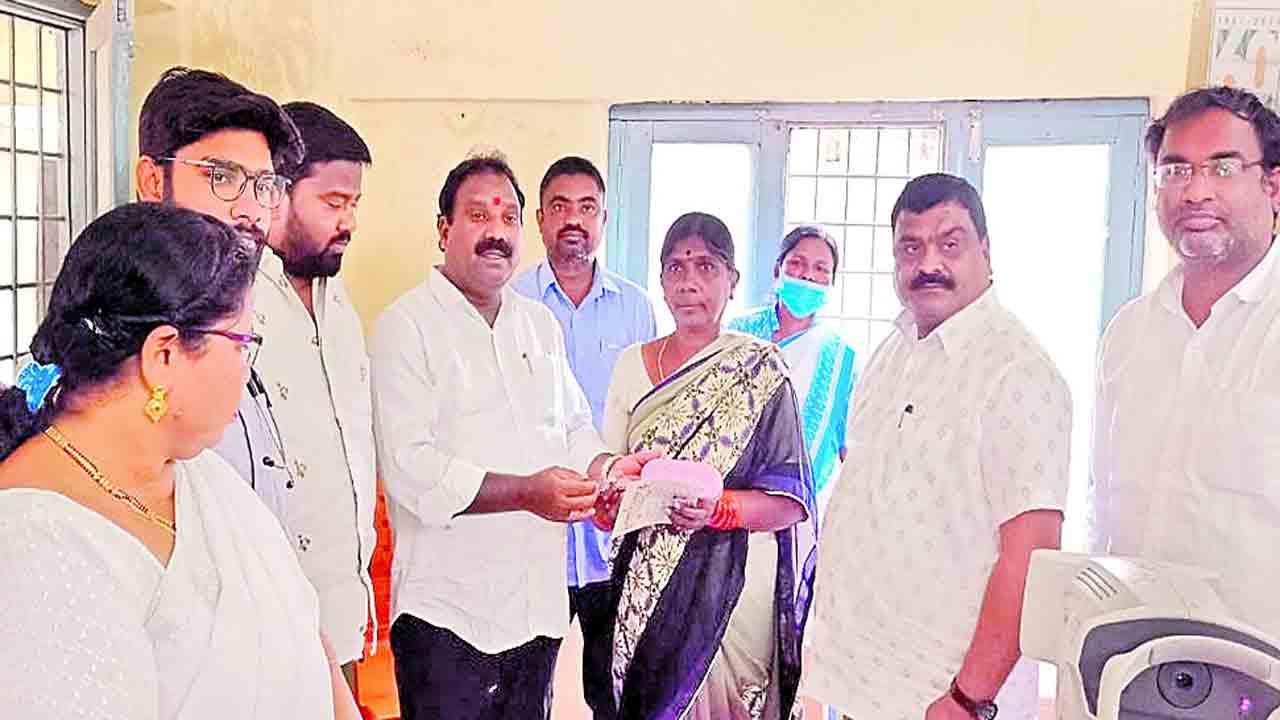 అందరూ కంటి పరీక్షలు చేసుకోవాలి