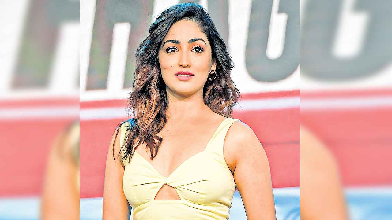 పైకి ప్రశంసించి వెనక విమర్శించారు: యామీ గౌతమ్‌