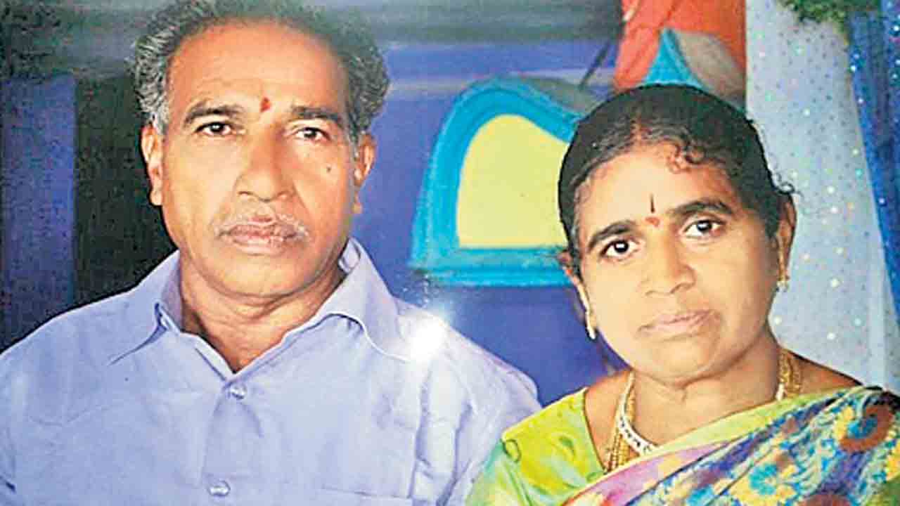 ఆర్టీసీ బస్సు ఢీకొని దంపతులు మృతి