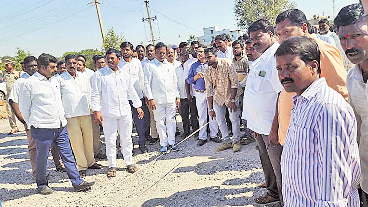 రోడ్డు విస్తరణతో తలకొండపల్లి అభివృద్ధి