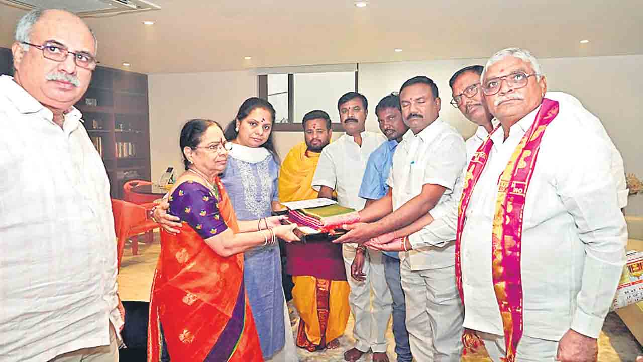 జోగులాంబ బ్రహ్మోత్సవాలకు రండి