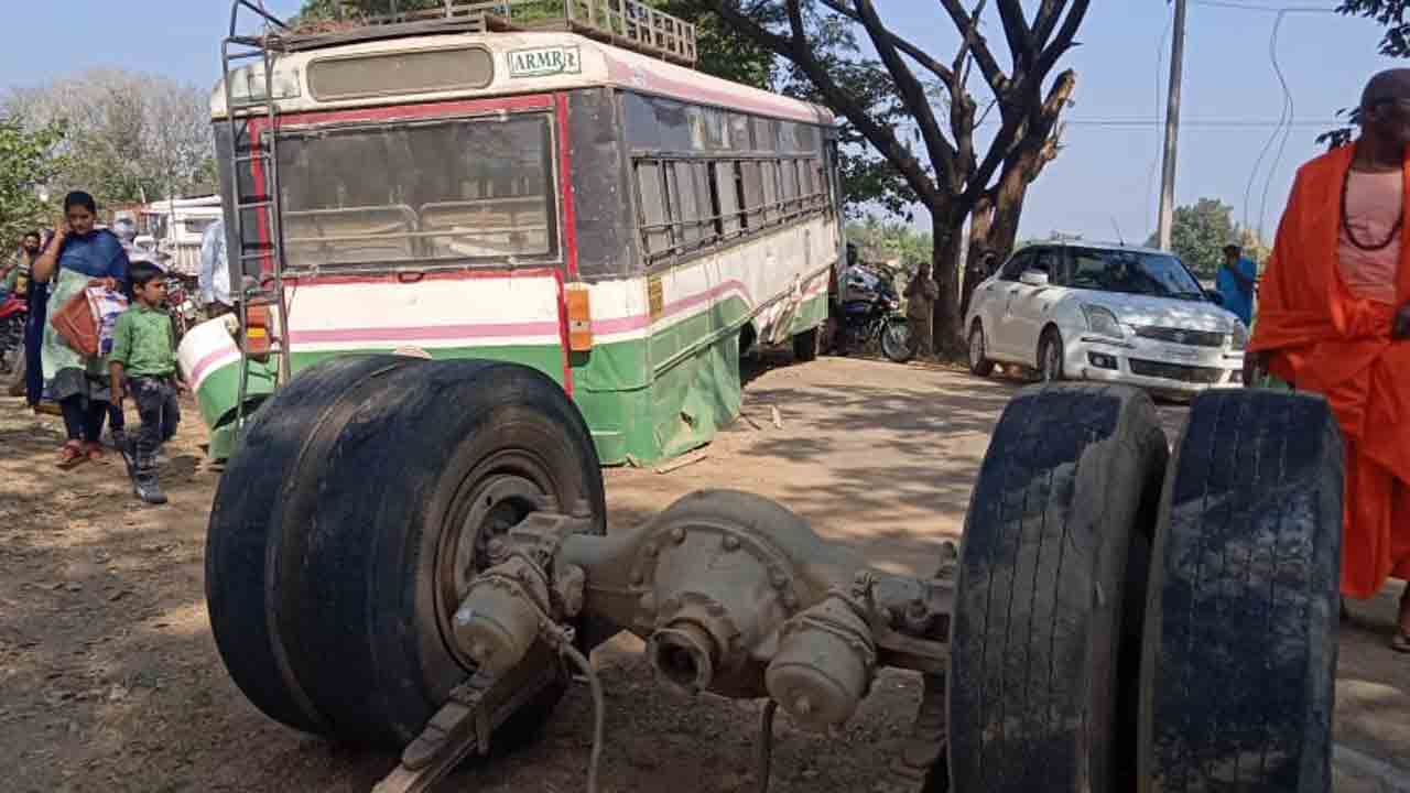 ఆర్టీసీ బస్సు, కారు ఢీ