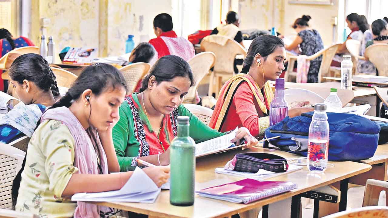 3 నెలలు.. 6 ఉద్యోగ పరీక్షలు