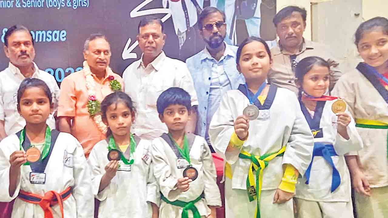 అంతర్‌ జిల్లా తైక్వాండో ఓవరాల్‌ టీమ్‌ చాంప్‌ హైదరాబాద్‌