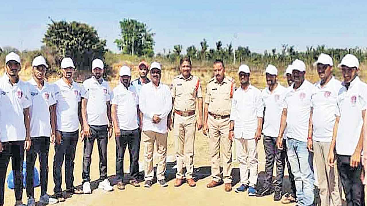 చదువుతో పాటు క్రీడల్లోనూ రాణించాలి