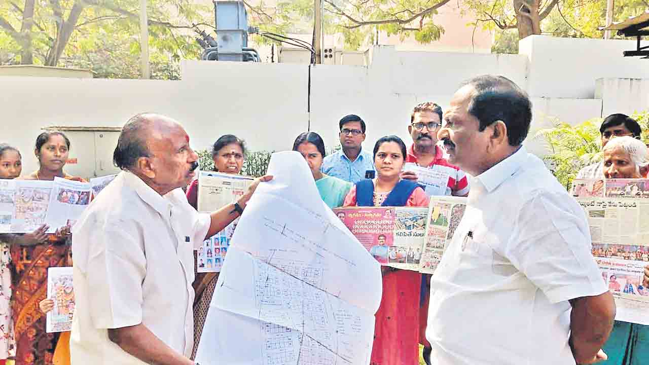 ఈటల అనుచరుల భూ కబ్జా!