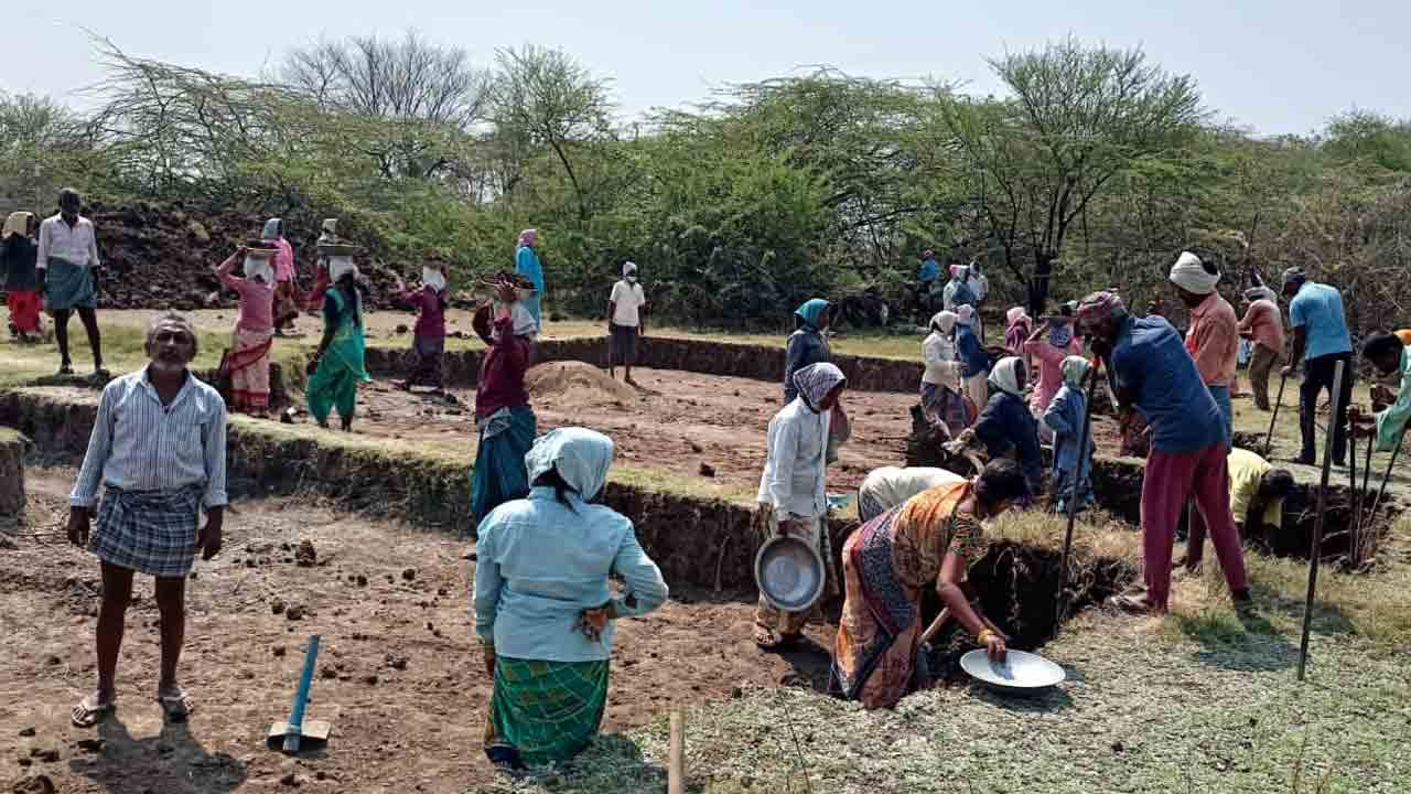 పకాగా ఉపాధి హామీ హాజరు నమోదు