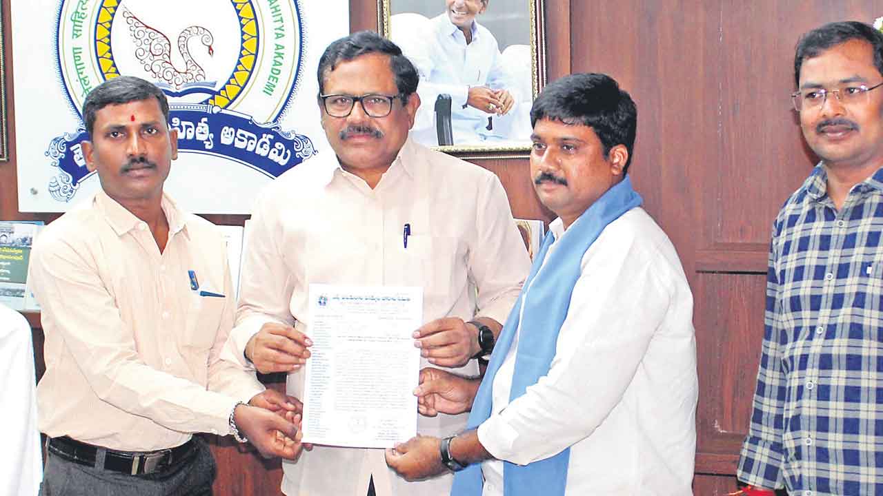 అట్టడుగువర్గాల సాహిత్య చరిత్రను వెలికితీస్తాం