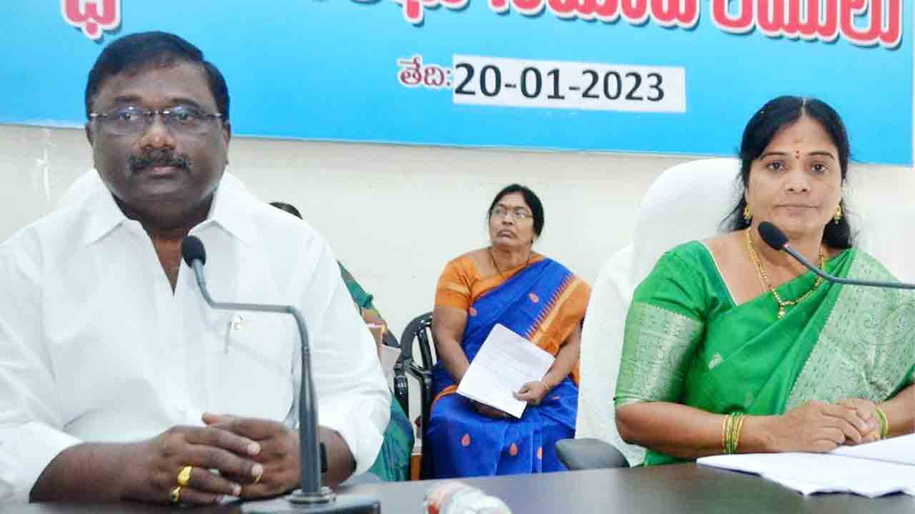 ప్రజా సమస్యల పరిష్కారంపై దృష్టి ఉంచాలి