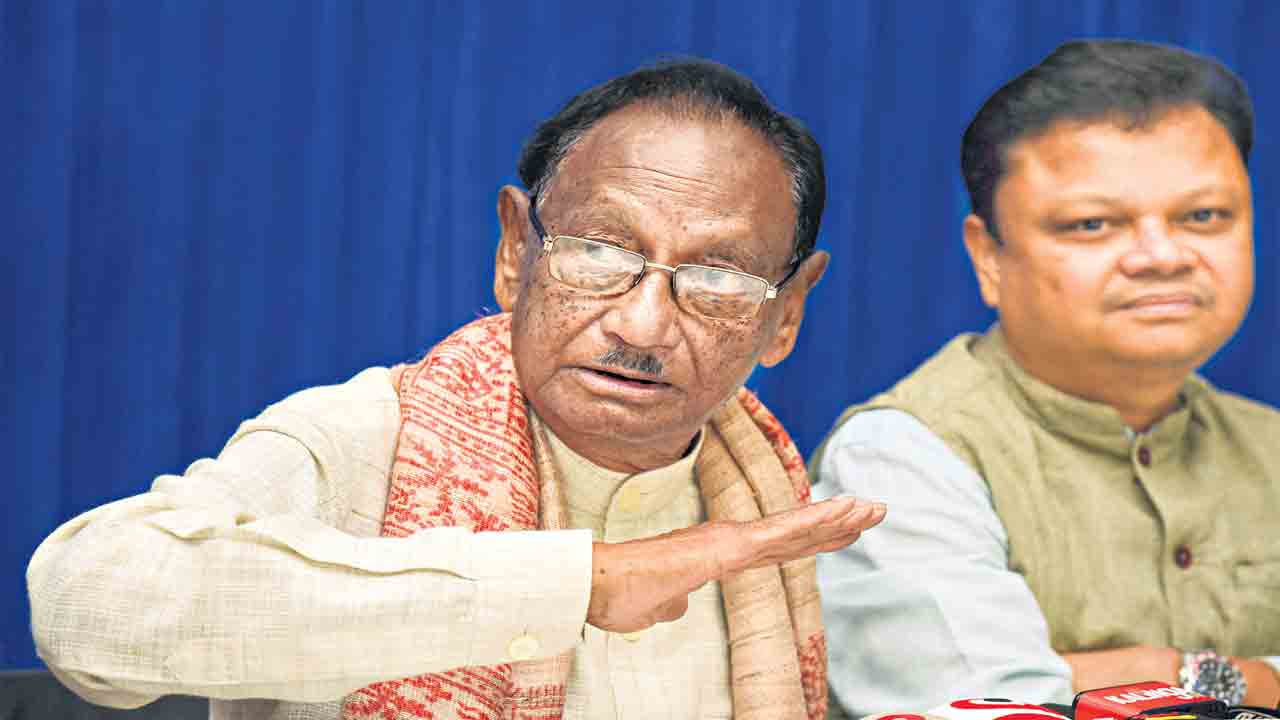 ఒడిశాలో బీజేపీకి ఎదురుదెబ్బ.. మాజీ సీఎం గిరిధర్ గమాంగ్ రాజీనామా